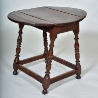 17th century Small Low Oak Gateleg Table