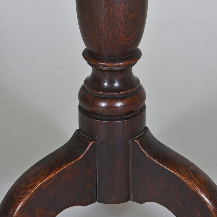18th century Oak Tripod Table - Image 4