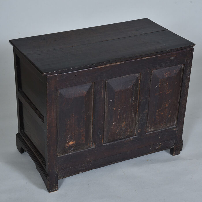 Small 18th century Welsh Oak Coffer - Image 3
