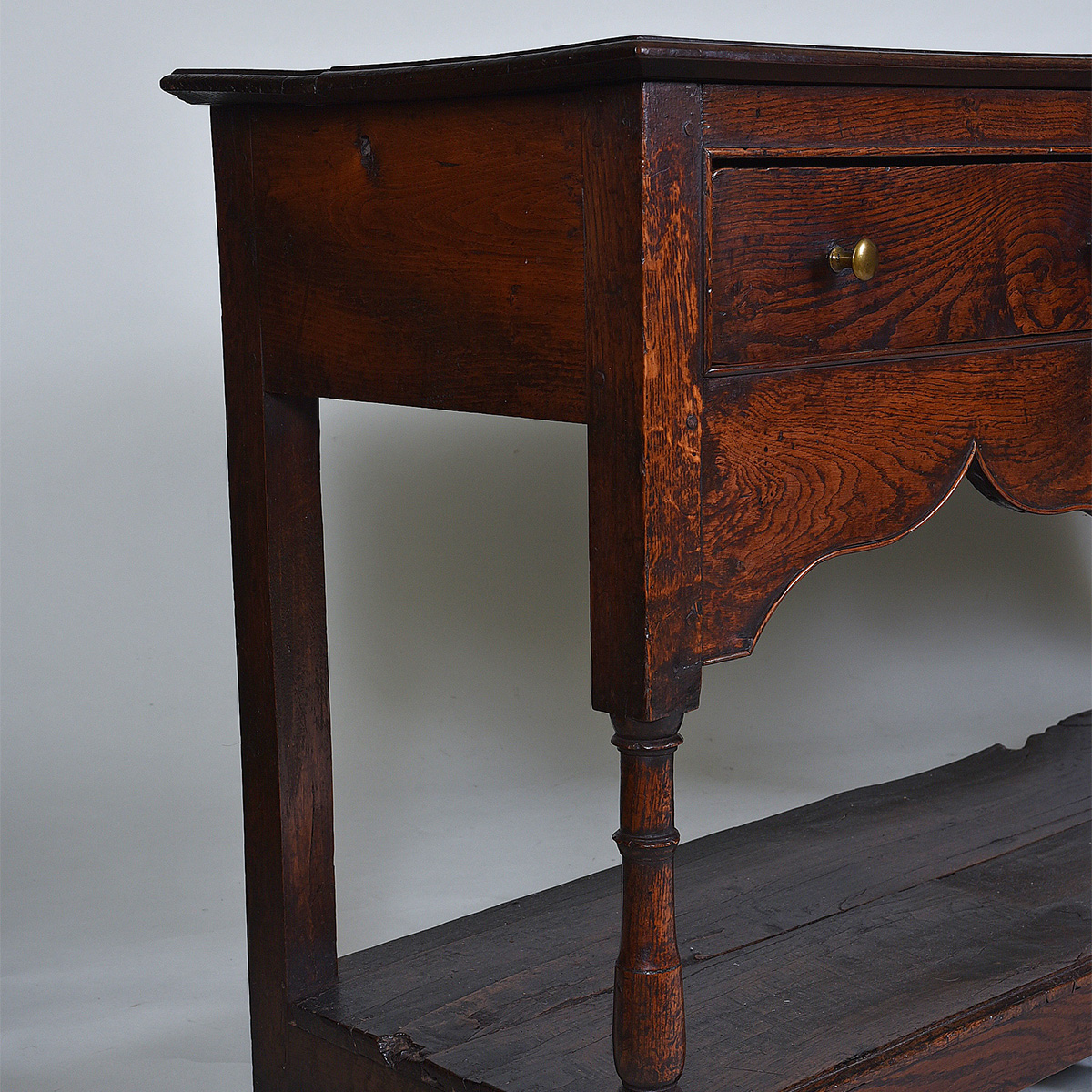 18th century Welsh Oak Dresser - Image 4