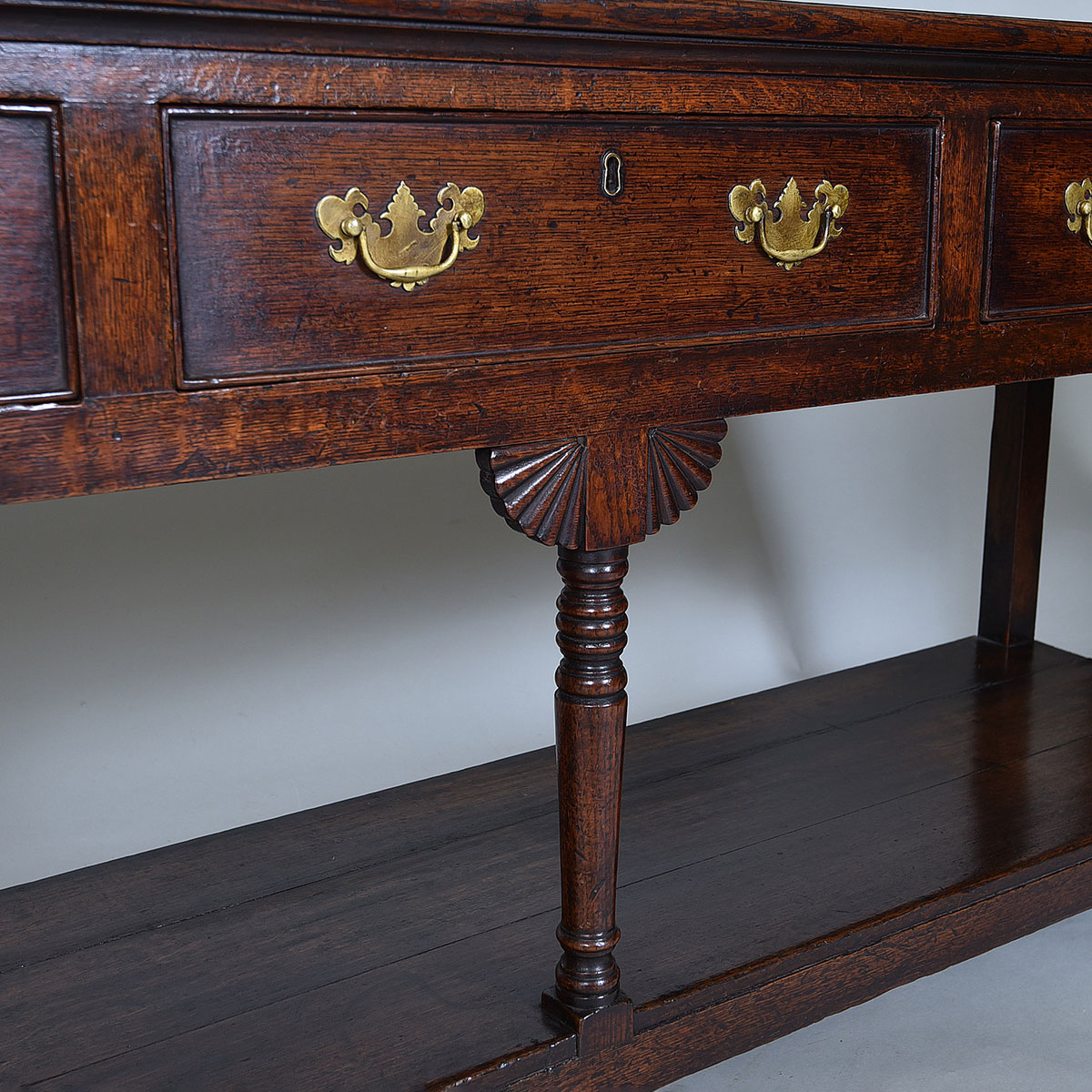 18th century Welsh Oak Potboard Dresser - Image 4