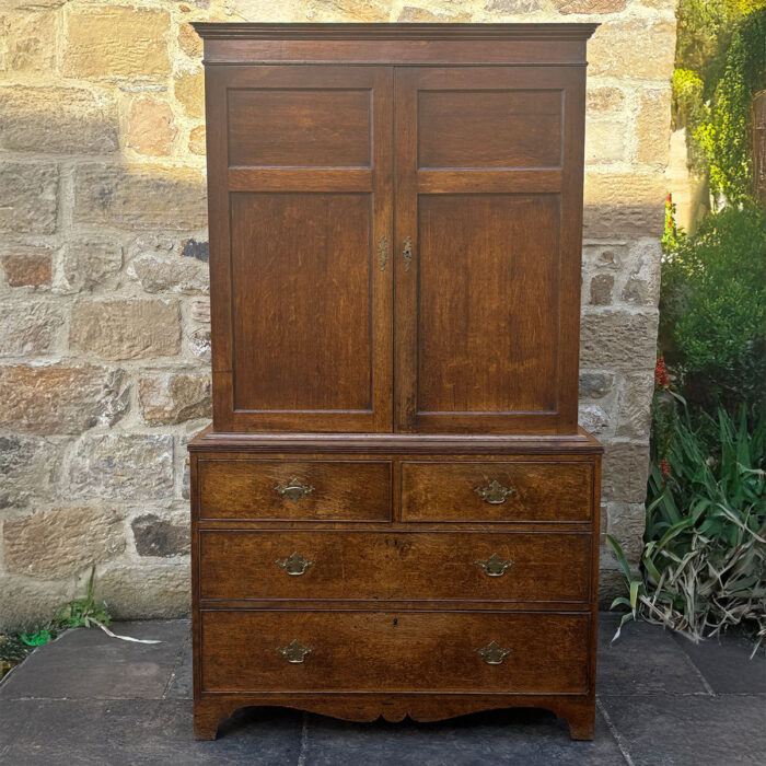 18th century Oak Cupboard - Image 2