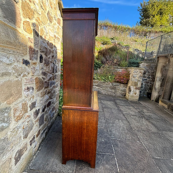 18th century Oak Cupboard - Image 4