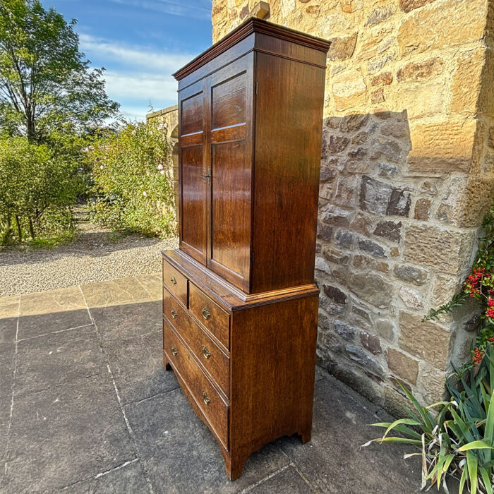 18th century Oak Cupboard - Image 3